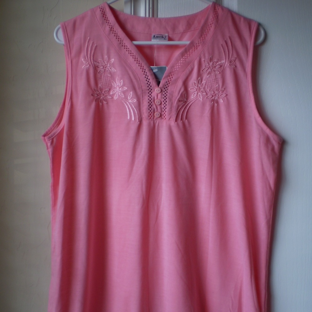 new pink embroidery  sleeveless blouse
